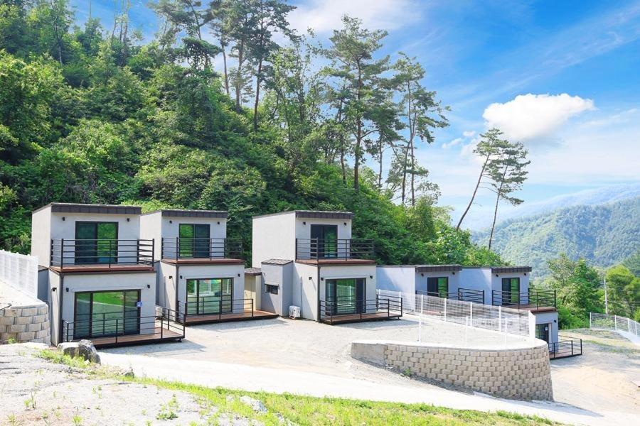 Hongcheon Stone Brown Pension Bagian luar foto